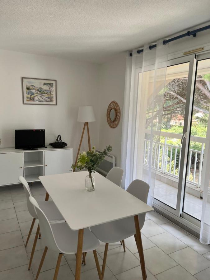 Superbe Appartement Cosy Vue Mer Pieds Dans L'Eau Cavalaire-sur-Mer Bagian luar foto